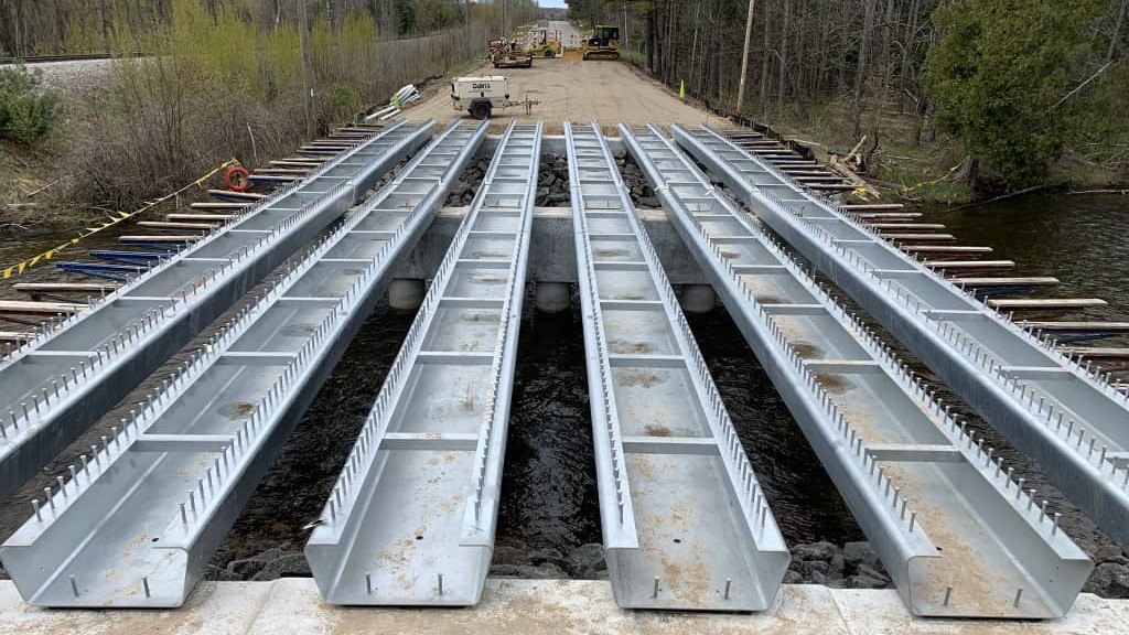 Michigan DOT Selects Steel for 19Bridge Bundling Project Short Span